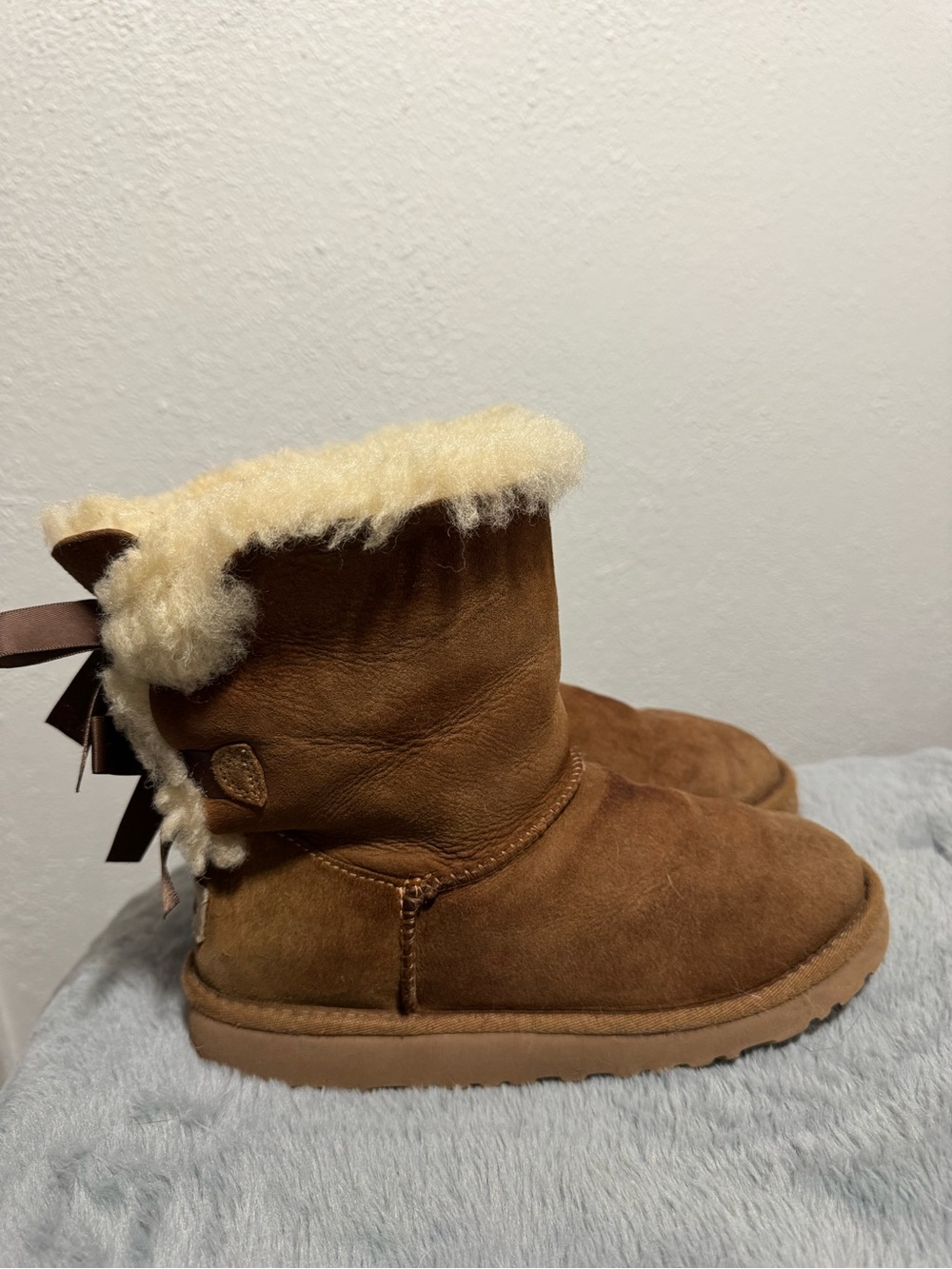 UGG Bailey Bow Suede Chestnut Brown boots size 4Y